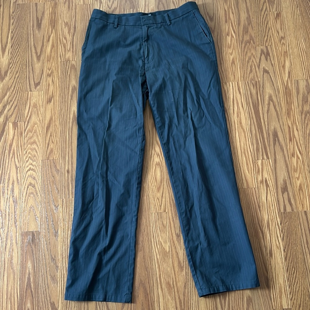Men’s Dockers Signature khaki straight fit pant in navy pinstripe, size 34/34